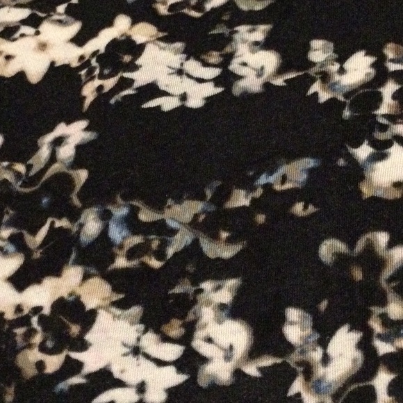 Simply Vera Black & White Top - Picture 4 of 5